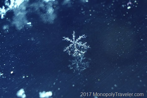 Single snowflake with each side just a point